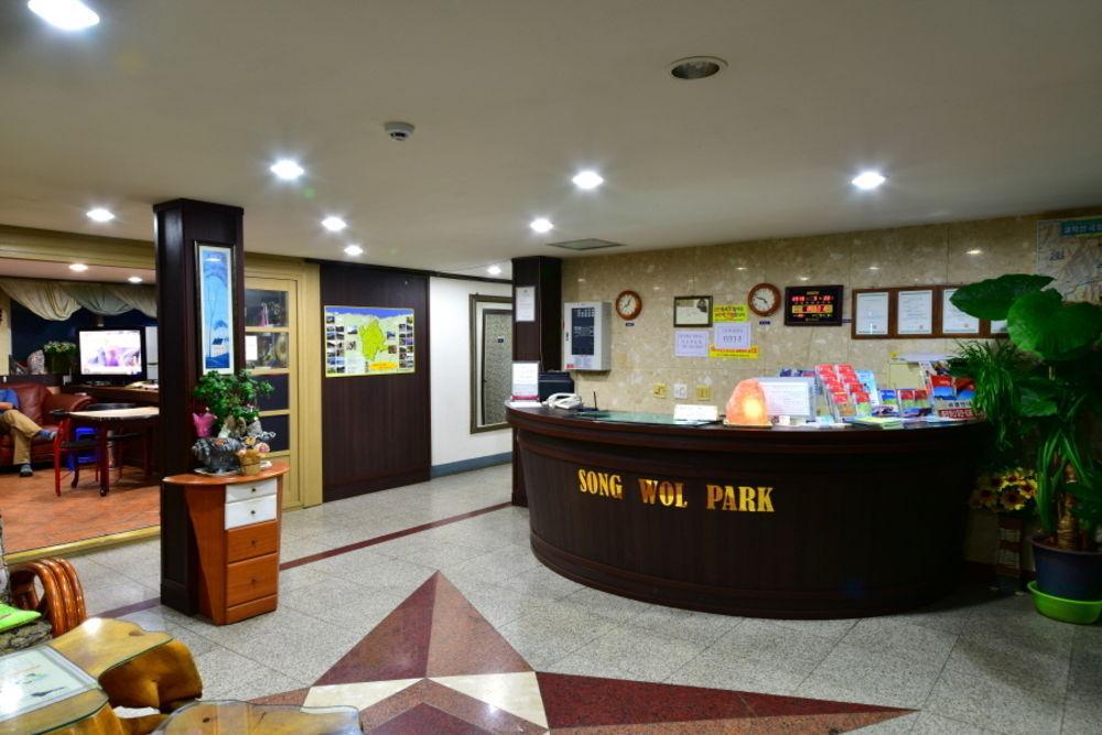 Songwol Park Motel Сокчо Екстериор снимка