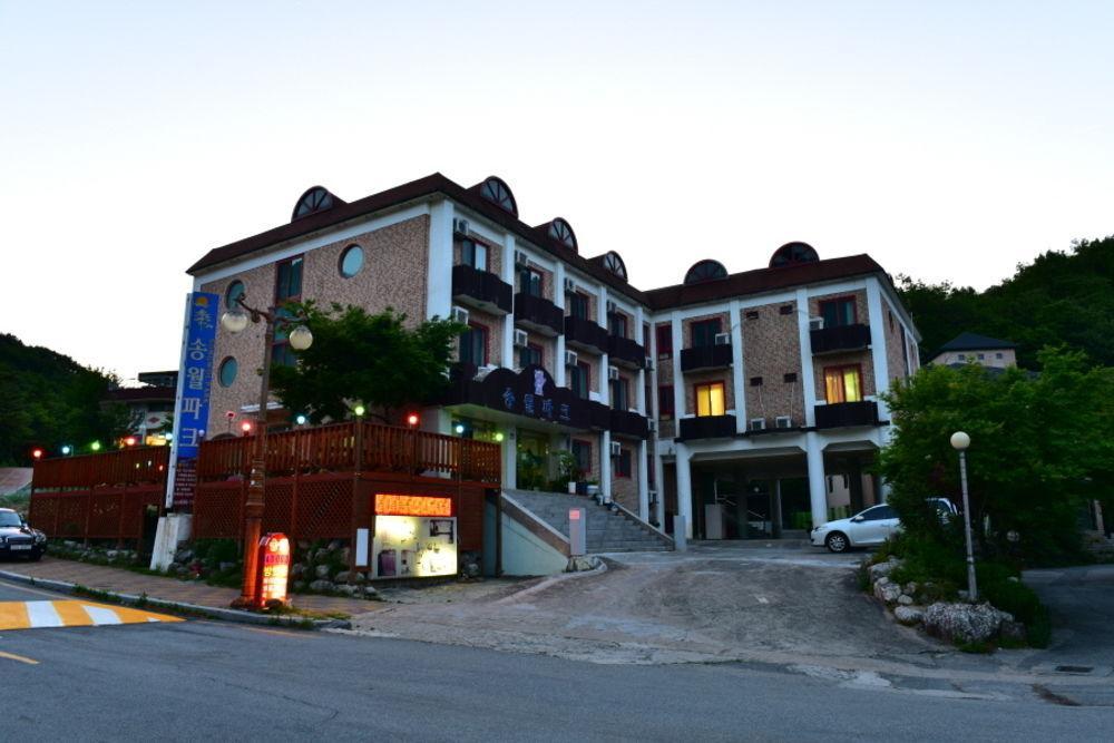 Songwol Park Motel Сокчо Екстериор снимка